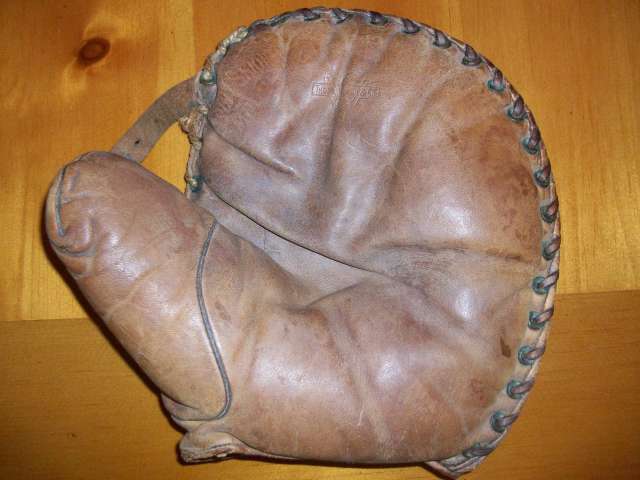 Thomas E. Wilson Buckle Web Basemitt Front