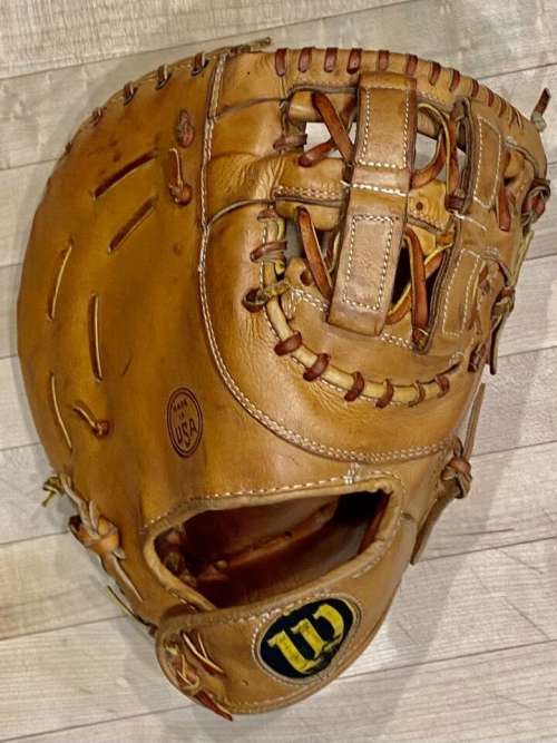Wilson A2804 Big Scoop Basemitt Back