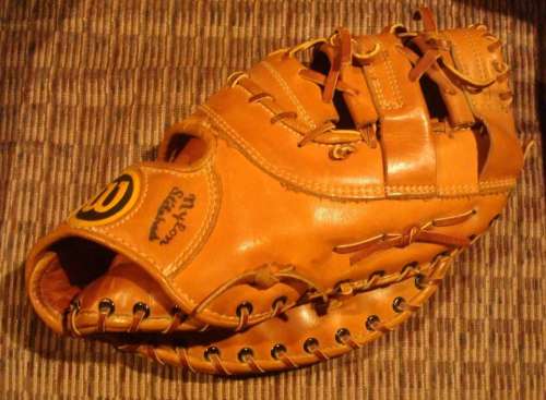 Wilson A2810 Basemitt Back