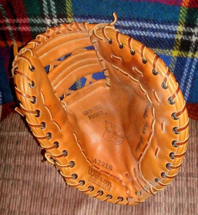 Wilson A2810 Basemitt Front