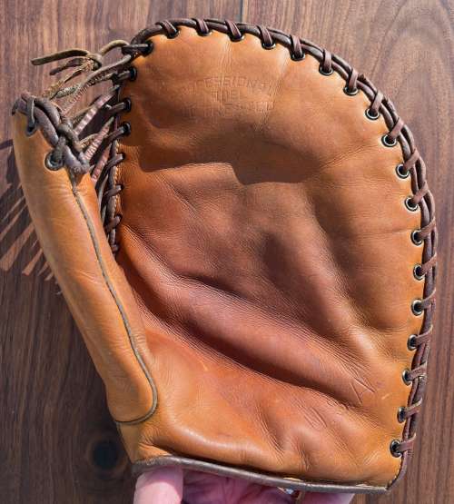 Wilson USA Basemitt Front