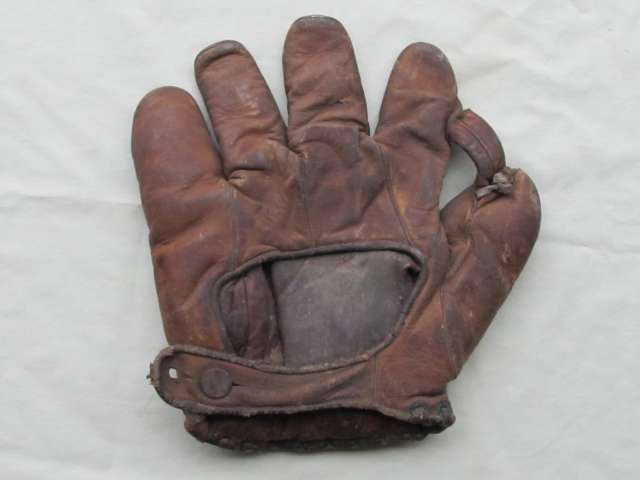 Bill Hunnefield Wilson 906 Back