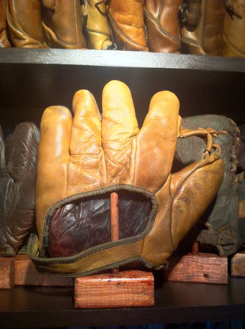 Carl Hubbell Wilson 2641 Back