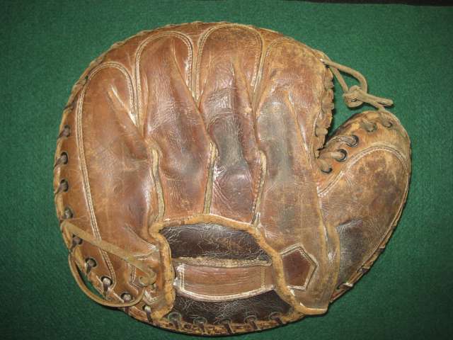 Bill Delancey Wilson 506 Back