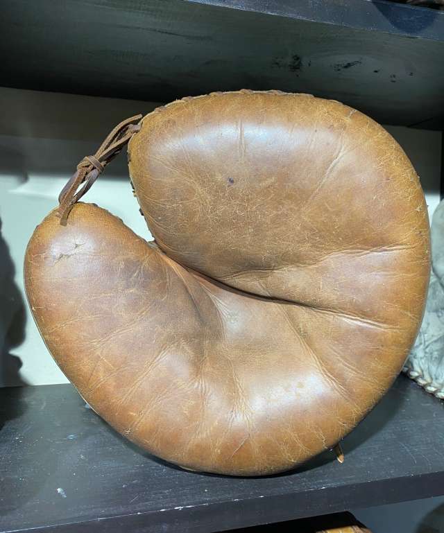 Thomas E. Wilson Snap Heel Catchers Mitt Front