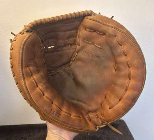 Wilson 1139 Knuckle Ball Catchers Mitt Front