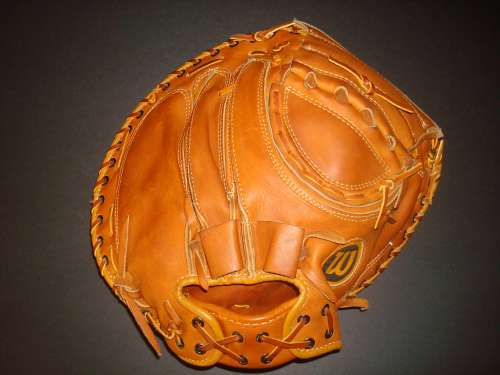 Wilson 1139 Professional Model Knuckleball Catchers Mitt Back