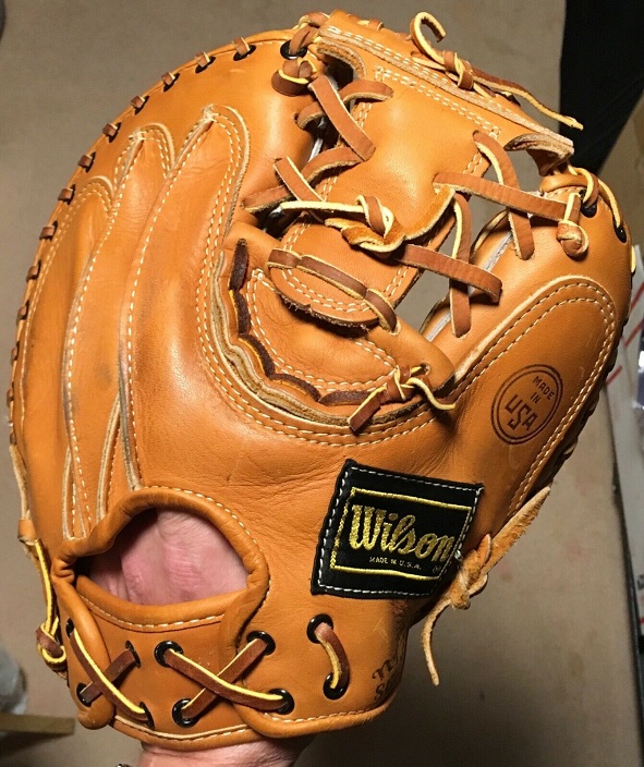 Wilson A2406 Catchers Mitt Back