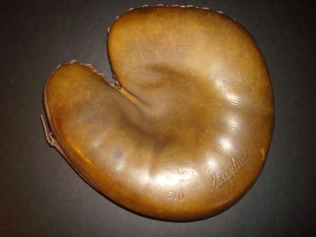 Wilson Western 510 Zipper Catchers Mitt Front