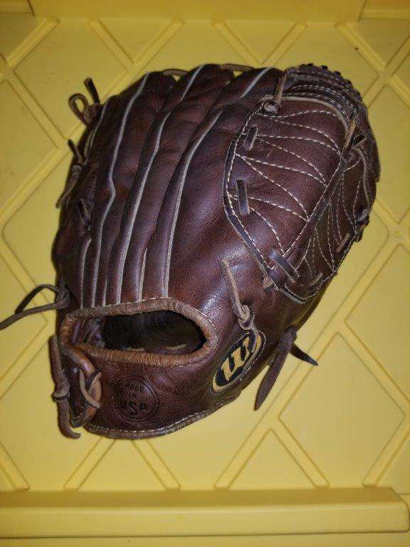 Jim Catfish Hunter Wilson A2005 Back Wilson Baseball Glove