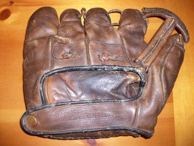 Leo Durocher Wilson 621 Back