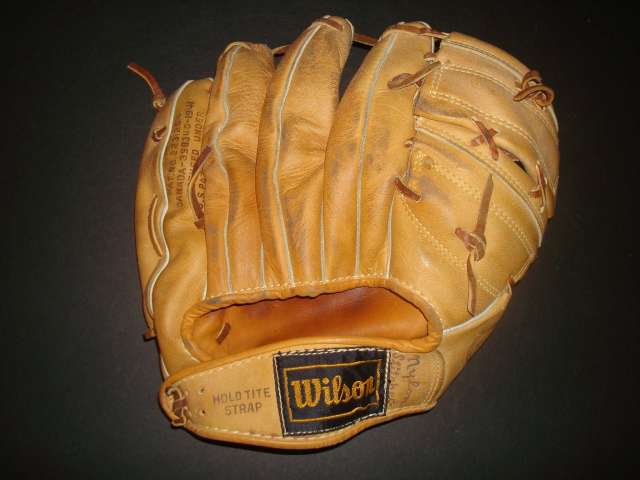 Nelson Fox Wilson A2100 Back