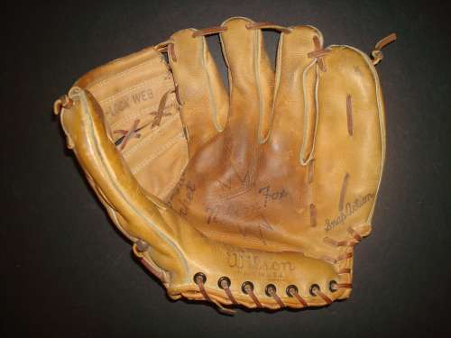 Nelson Fox Wilson A2100 Front