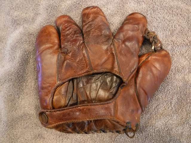 Rajah Hornsby Wilson Western 970 Back