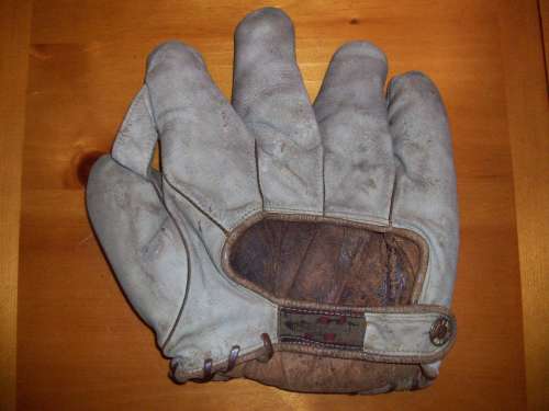 Thomas E. Wilson 600 1 Inch Web Lefty Back