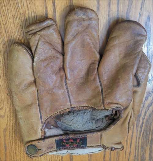 Thomas E. Wilson 606 Back