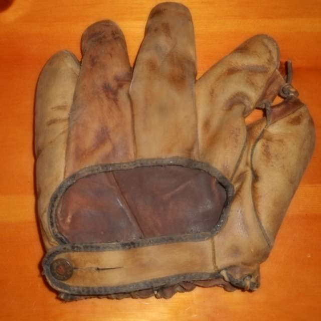 Thomas E. Wilson BB129 Back