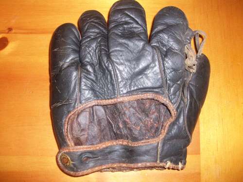 Thos. E, Wilson 607 Black Beauty Back