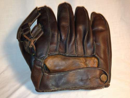 Wilson 601 Outward Seams Lefty Back