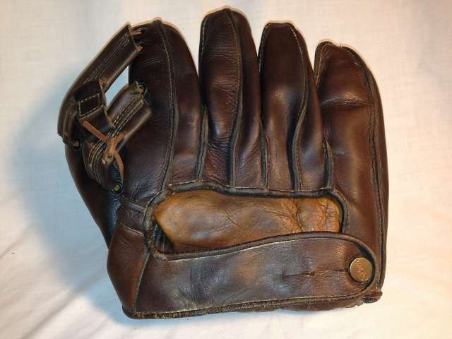 Wilson 601 Outward Seams Lefty Back