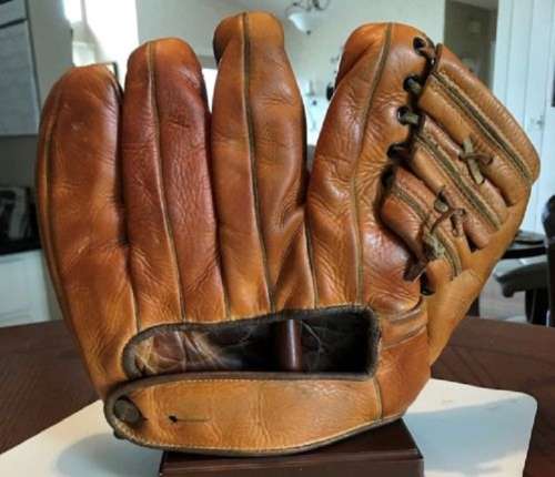 Wilson 610 Pitchers Model Back