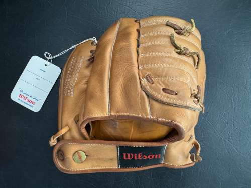 Phil Cavarretta Wilson A2000 Two Finger Back