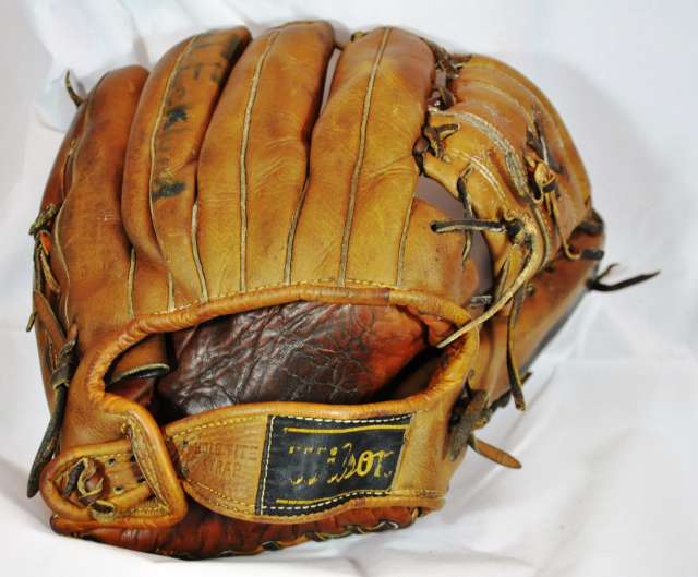 1958 Wilson A2000 Back