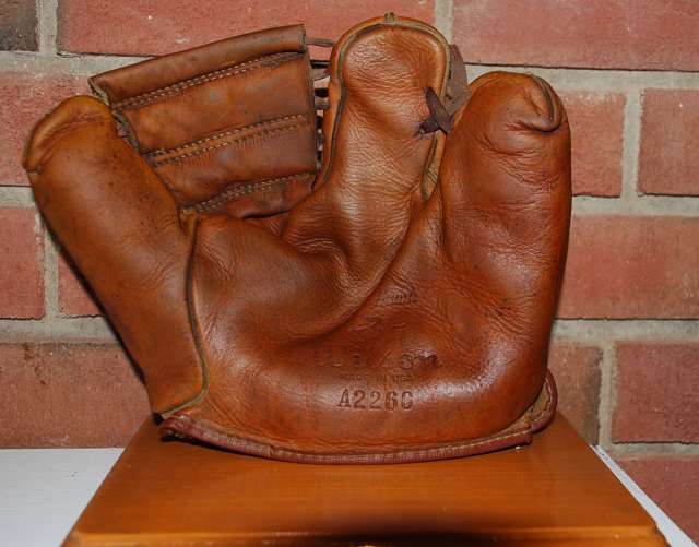 Wilson A2260 Ball Hawk 3 Front