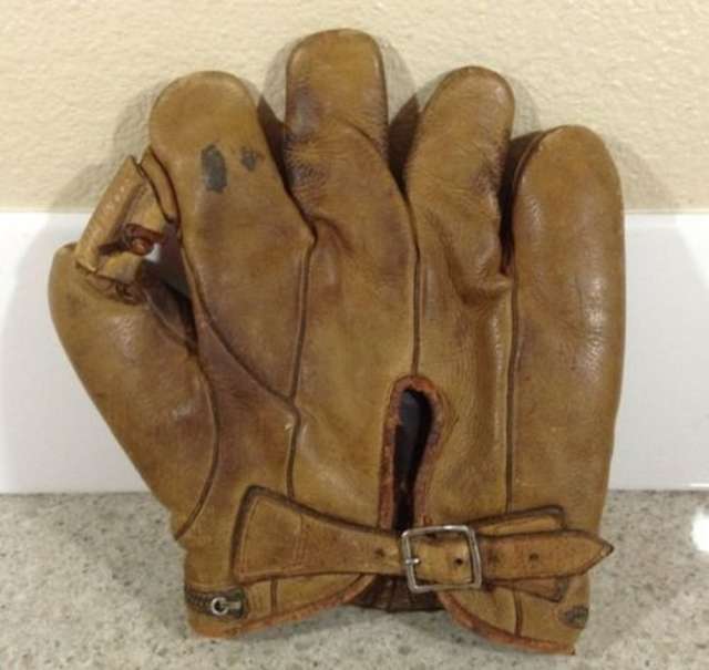 Wilson-Western 654 Zipper Heel Lefty Back