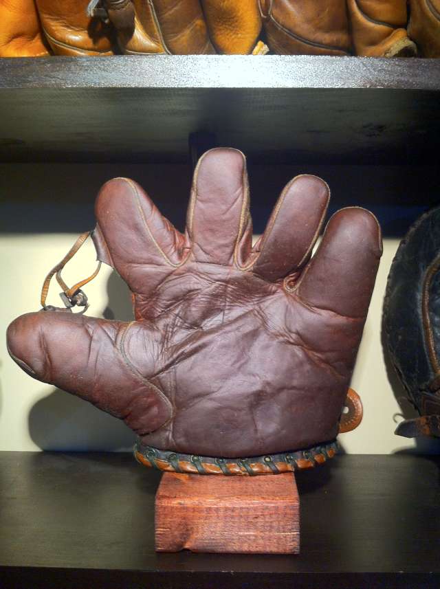 Wilson Western 670 Single Tunnel Loop Front