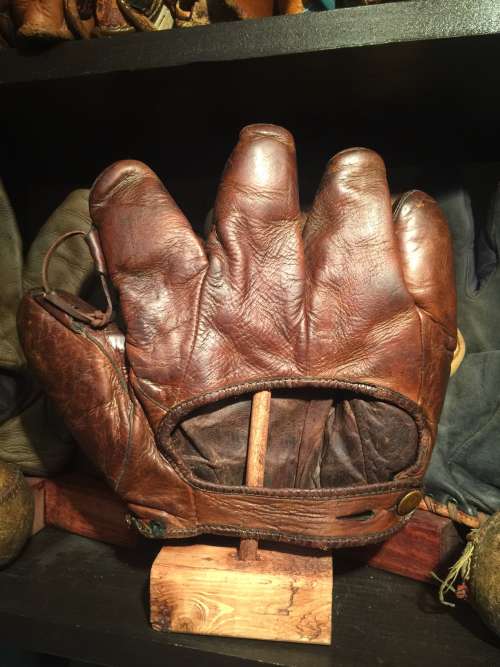 Wilson-Western Tunnel Loop Lefty Back