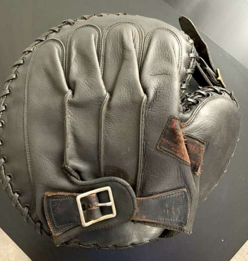 Winchester Buckle Web Catchers Mitt Back