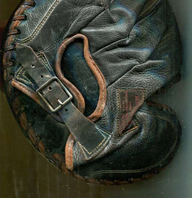 Winchester Catchers Mitt Back