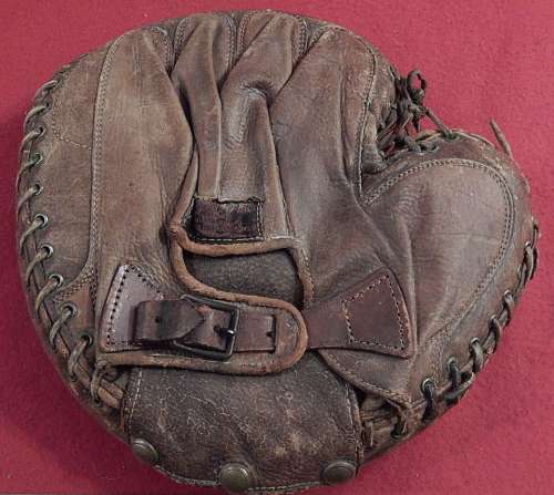 Winchester Snap Back Catchers Mitt Back