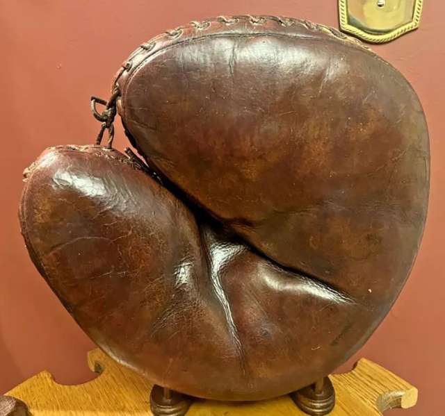 Winchester Snap Heel Catchers Mitt Front