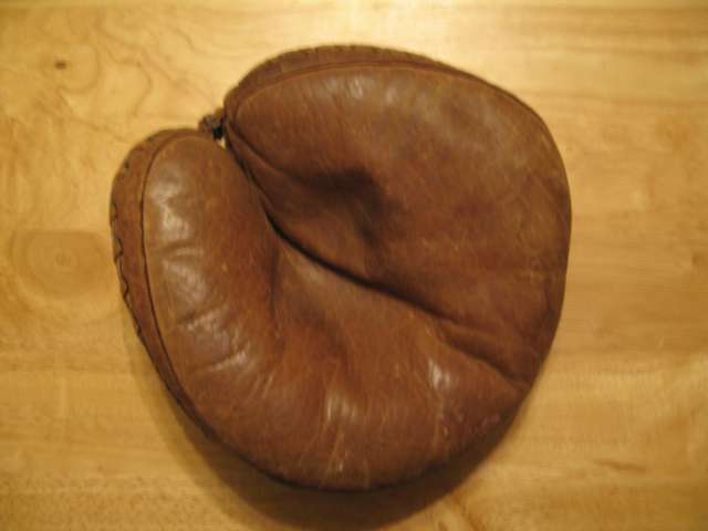 Winchester W9 Catchers Mitt Front