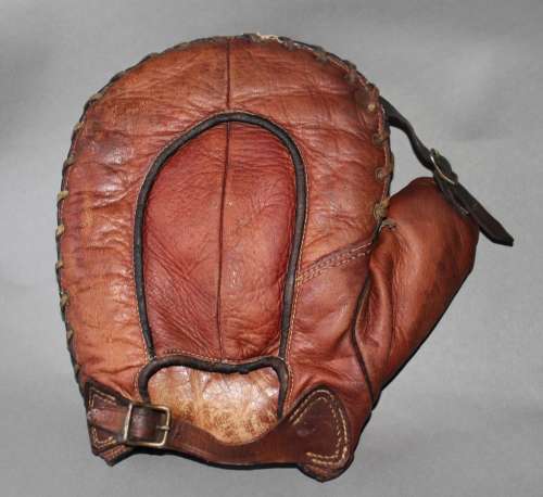 Victor, Wright & Ditson Special Basemitt Back