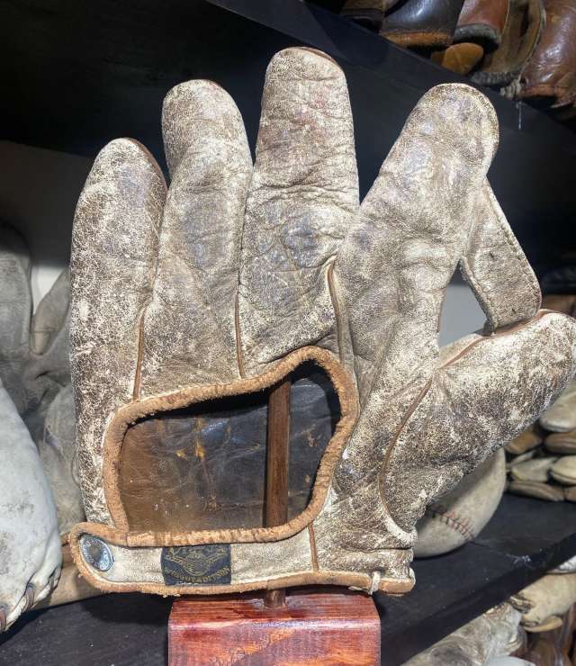 Victor, Wright & Ditson 1 Inch Web White Back