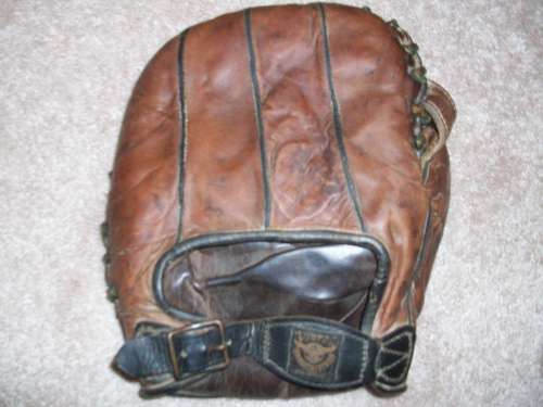 Victor, Wright & Ditson Basemitt Back