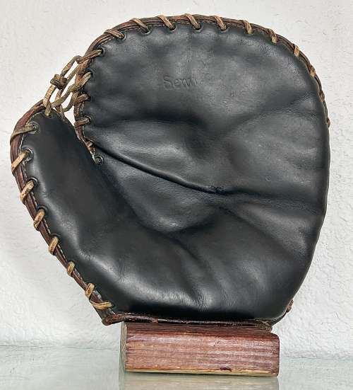 Victor, Wright & Ditson BSP Semi Pro Basemitt Front