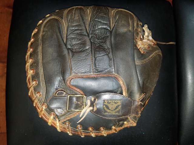 Victor, Wright & Ditson Catchers Mitt Back