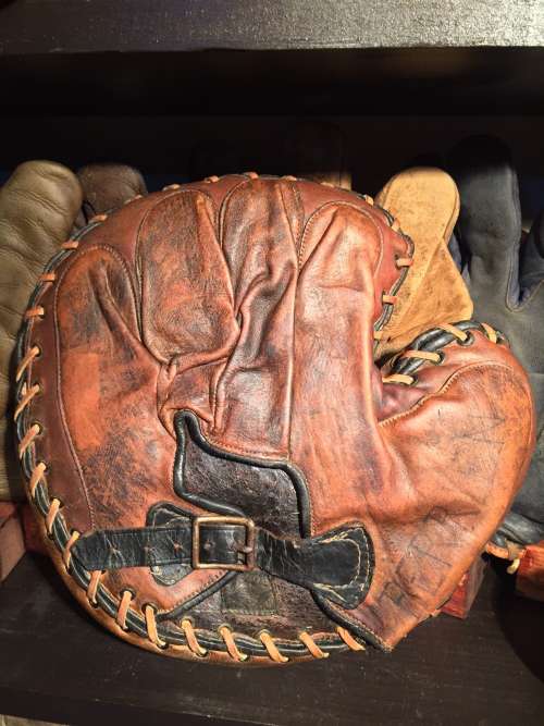 Victor, Wright & Ditson Catchers Mitt Brown Back