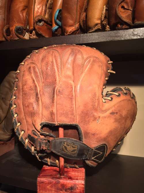 Victor, Wright & Ditson Catchers Mitt Brown Back