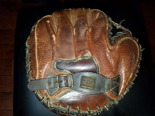 Victor, Wright & Ditson Catchers Mitt Brown Back
