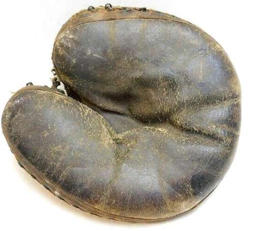 Victor, Wright & Ditson Catchers Mitt Front