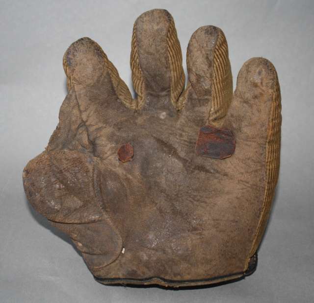 Victor, Wright & Ditson Corduroy Parallel Weave Pattern Full Web Front