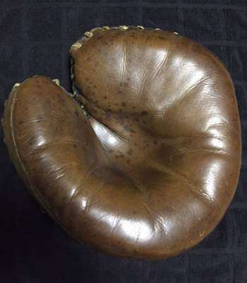 Victor, Wright & Ditson Decker Patent Catchers Mitt Front