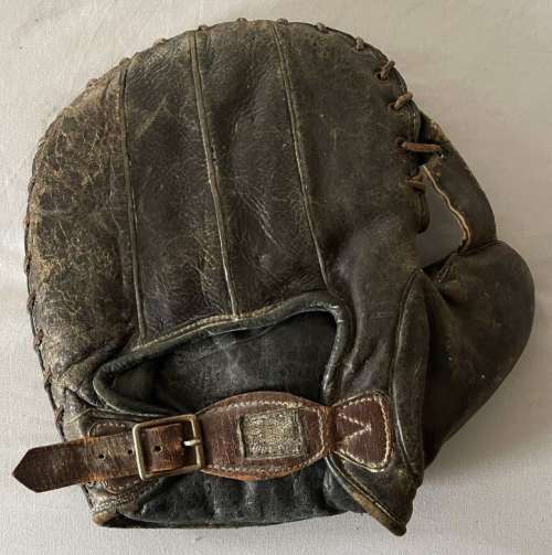 Victor, Wright & Ditson Varsity Basemitt