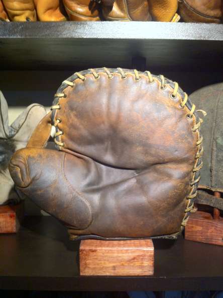 Victor, Wright & Ditson Basemitt Brown Front