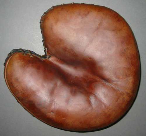 Victor, Wright & Ditson Catchers Mitt Brown Front